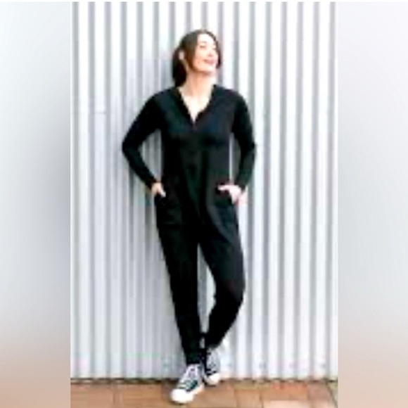 Smash + Tess Pants - Smash + Tess Sz XL Classic Black Jumpsuit Athleisure Long Sleeve V-Neck Soft